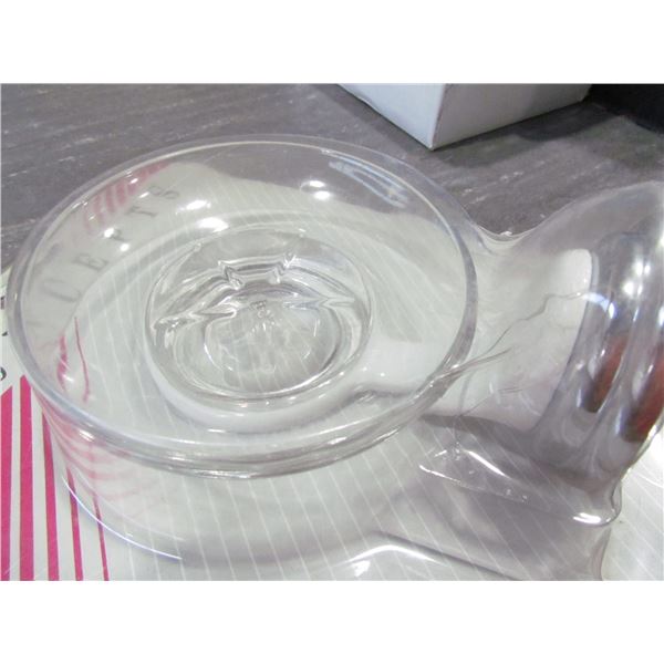 WHITE/CHROME ACRYLIC SOAP DISH