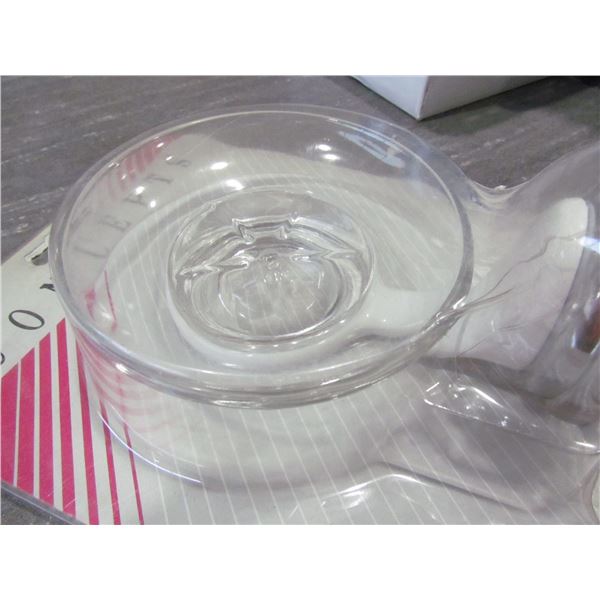 WHITE/CHROME ACRYLIC SOAP DISH