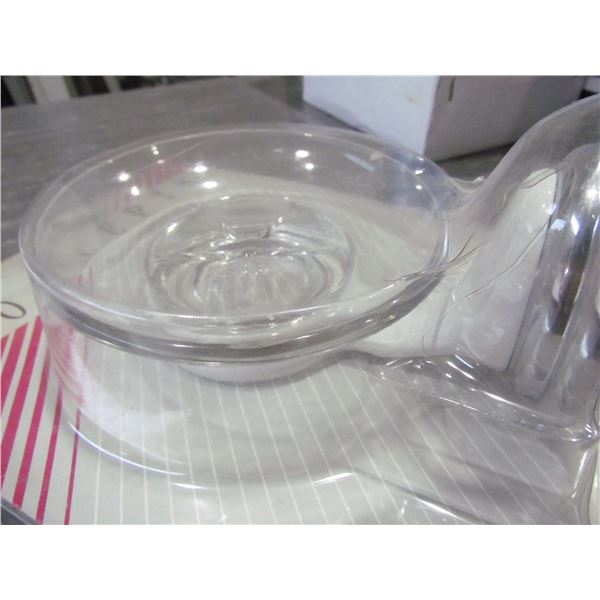 WHITE/CHROME ACRYLIC SOAP DISH
