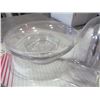 Image 1 : WHITE/CHROME ACRYLIC SOAP DISH