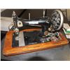 Image 2 : Antique Sewing Machine