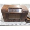 Image 1 : Antique Turn Table & Radio