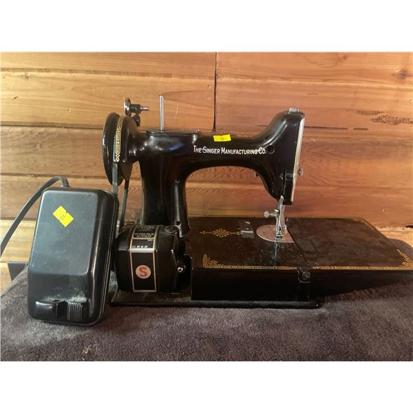 Singer Featherweight 221 Sewing Machine Antique 1948-1952