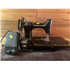 Image 1 : Singer Featherweight 221 Sewing Machine Antique 1948-1952