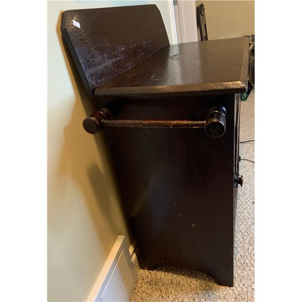 Antique Oak Wash Stand 28L 15D 29T, including a mirror with carved decorative frame