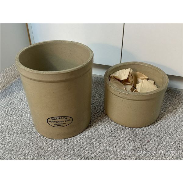 Medelta Potteries Crock & Croc