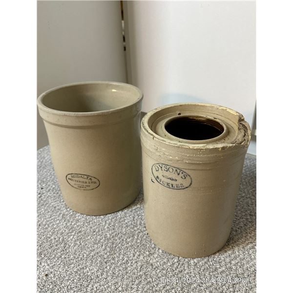 Medalta Crock 9T & Extra Cracked One