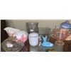 Image 1 : Kitchen miscellaneous items (gravy boat with cup, decorations, glasses, glass measuring cup, etc)