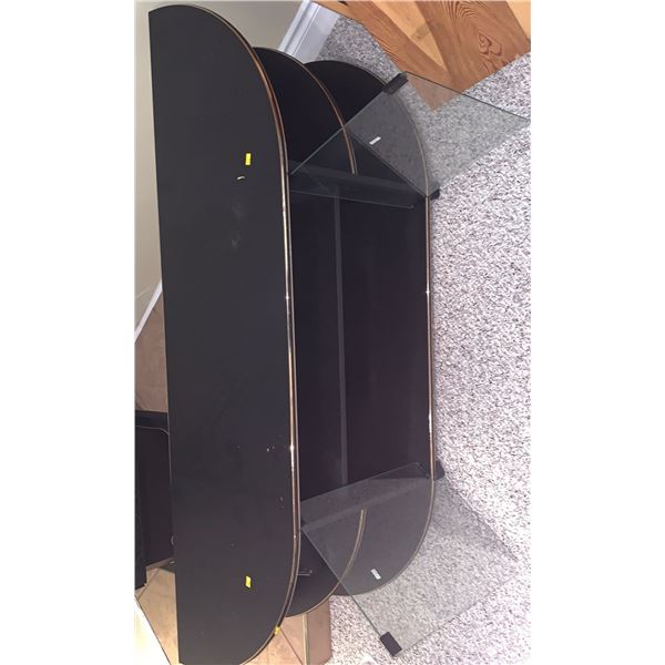 Black Tv stand with some cabinets (59W, 16D, 22T)