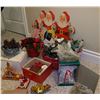 Image 1 : Set of Christmas decorations including fake flowers, nice displays, etc