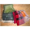 Image 1 : Set of 4 wool blankets, and a velvet green pillow