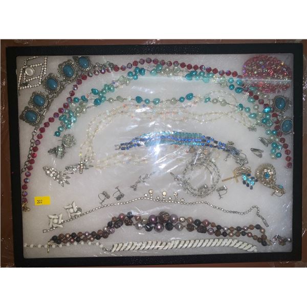 Set of costume jewelry