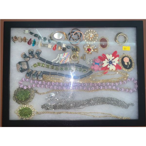 Set of costume jewellery