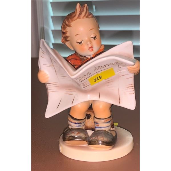 Goebel Hummel Figurine LATEST NEWS #184 Das allerneueste boy newspaper