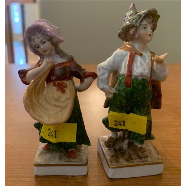 Set of 2 porcelain dolls