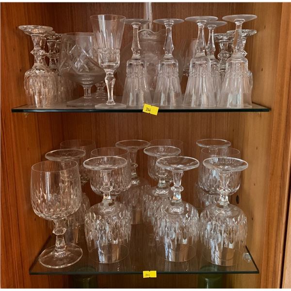 Set of crystal glasses