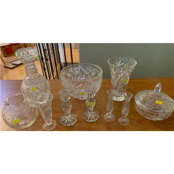 Decorative figurine set, a couple items are broken