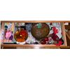 Image 1 : Set of various home items; candles, deocartions, some plates, table cloths, holiday