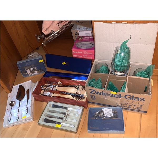 Set of kitchen utensils (cake knife, spaghetti set, etc), 3 glasses, card place holders and more!