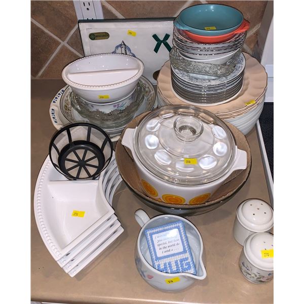 Set of various china plates, plus various bowls and other kitchen dishes