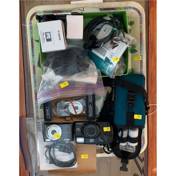 Set of a vintage and a more modern camera, plus other electronic items