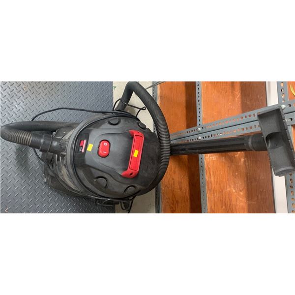 Craftsman 30 litre vacuum (39T)