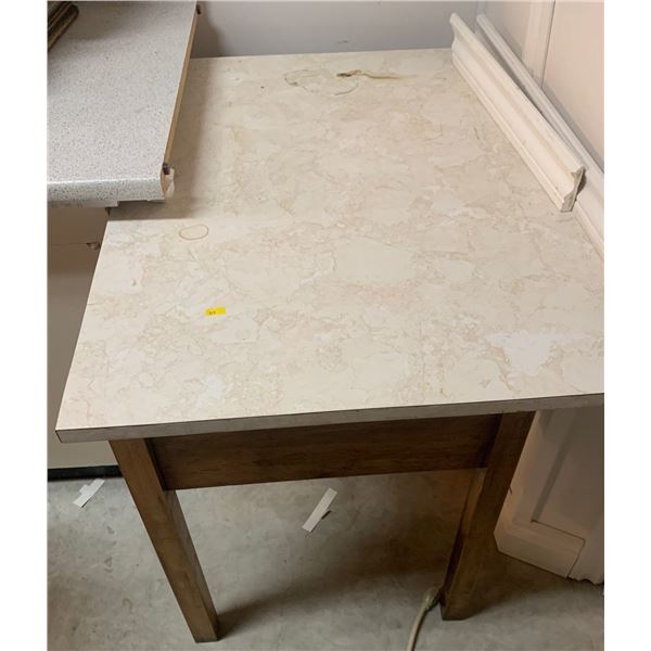 Vintage table 24W, 34D, 29T