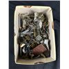 Image 4 : Assortment Of Keys, Keychains & Locks