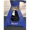 Image 2 : 2 Michelin 3 1/2 Ton (7,000 lbs) Ratchet Locking Jack Stands