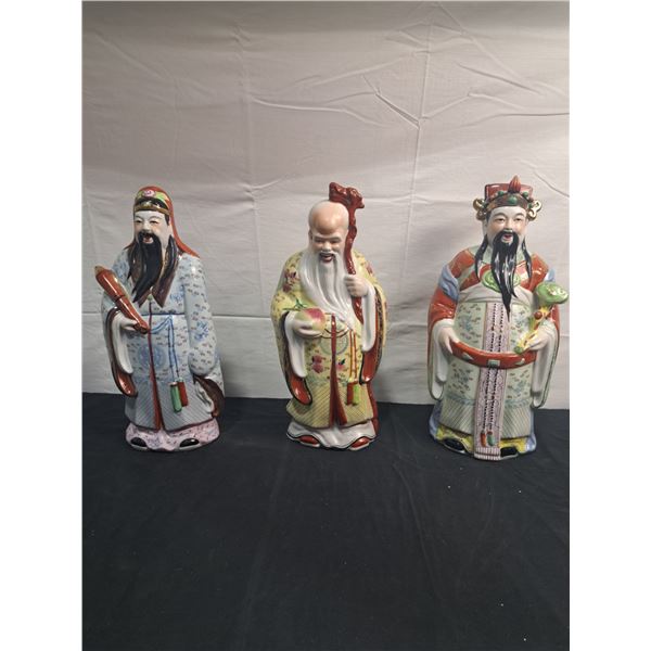 3 Statues