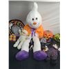 Image 1 : Assorted Halloween Decor