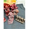 Image 7 : Red figurines