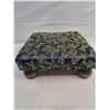 Image 1 : upholstered foot stool