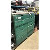 Image 2 : GREEN WOODEN 9 DRAWER MOBILE INDUSTRIAL RIGGERS TOOLBOX WITH ASSORTED TOOLS & HARDWARE CONTENTS