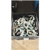 Image 2 : BLACK PLASTIC CRATE OF 90 DEGREE BURTON CLAMPS