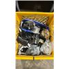 Image 2 : YELLOW PLASTIC CRATE OF 14 HEAVY DUTY 1/2 BURTON CLAMPS