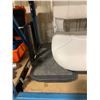 Image 2 : WHITE COMMERCIAL PRODUCTION CAMERA OPERATOR SEAT / BARCO LOUNGER  WITH FOOTREST