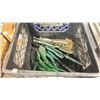 Image 2 : BLACK PLASTIC CRATE OF 8 VICE GRIP SPUDDED CHAIN CLAMPS