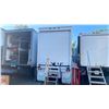 Image 2 : 1977 COMET 36FT TANDEM TRAILER, WHITE, VIN 57720793