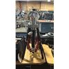 Image 2 : 2 MATTHEWS COMMERCIAL PRODUCTION MULTI ADJUSTABLE SLIDER STANDS