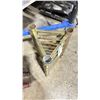 Image 2 : 3 SETS OF MODERN COMMERCIAL PRODUCTION TRIANGLE TRUSS BRACES