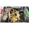 Image 2 : PLASTIC CRATE OF MODERN SPEED C-STYLE COMMERCIAL PRODUCTION CLAMPS