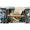 Image 2 : PLASTIC CRATE OF 3202 PONY CLAMPS *CRATE INCLUDED*