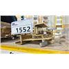 Image 2 : SET OF 6 MODERN SQUARE CORNER COMMERCIAL PRODUCTION EARS