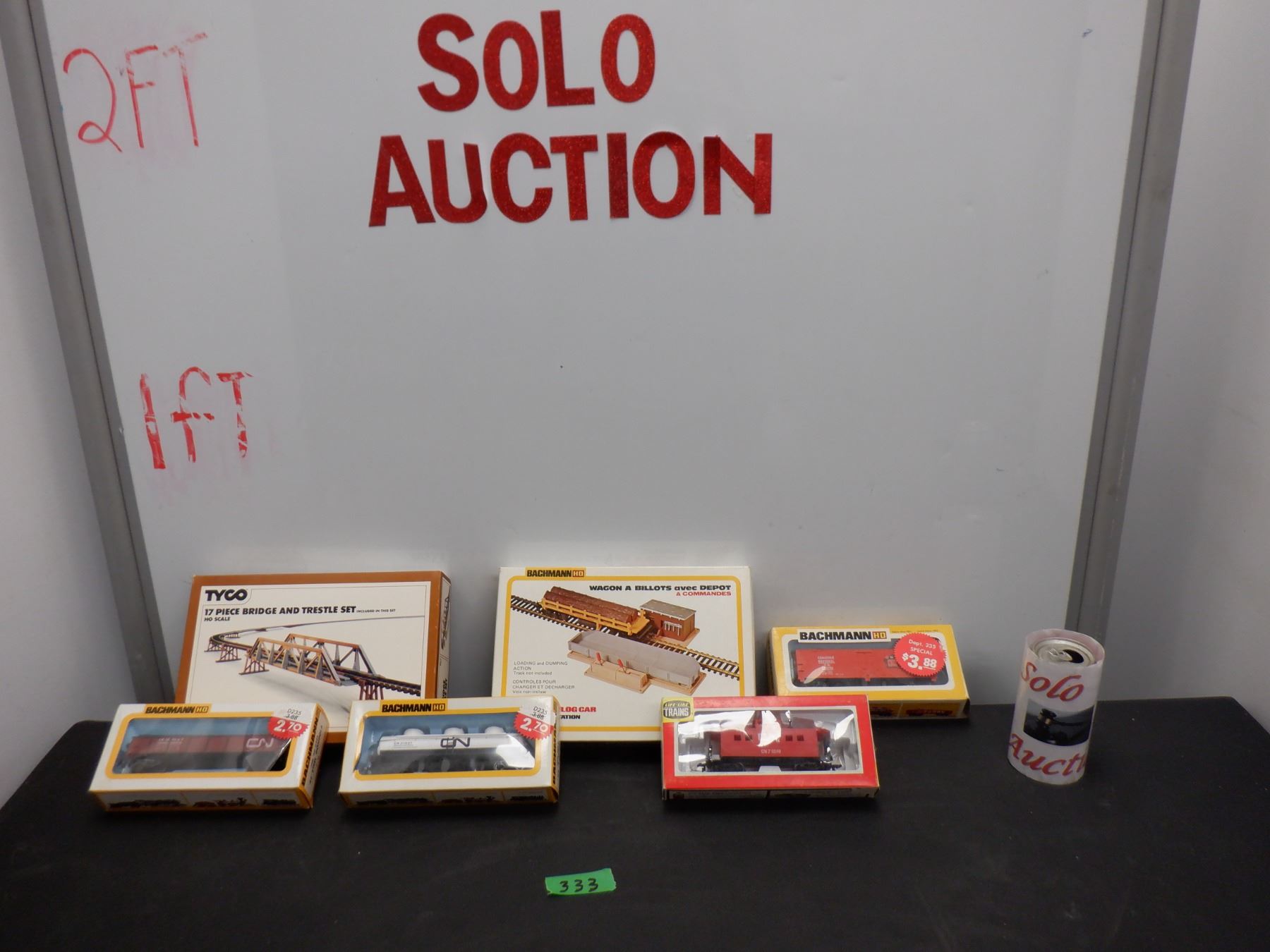 Large lot of vintage model train items, HO scale, including 4 Bachmann ...