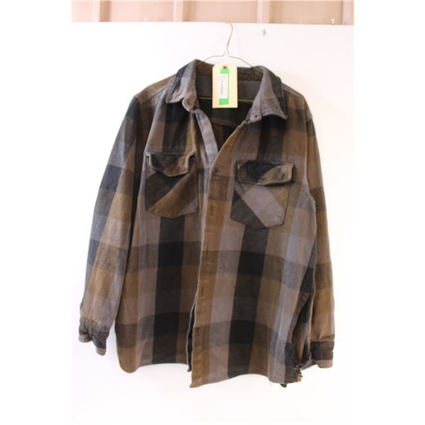 * Men's Plaid Jacket - Size XL - Pocket Has Wear as Shown in Pictures