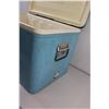 Image 4 : Coleman Vintage Cooler - Some Wear