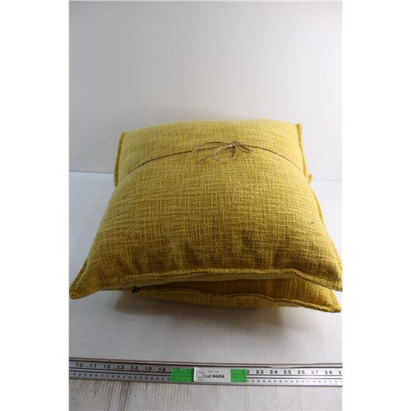 (2) Milli Home Pillows 18.5'' x 18.5''