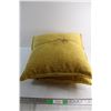 Image 1 : (2) Milli Home Pillows 18.5'' x 18.5''