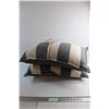 Image 1 : (2) Pillows 24'' x 14''